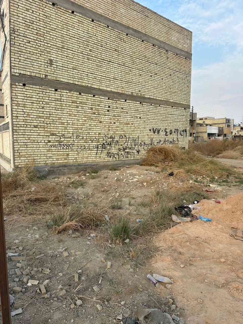 سلام عليكم قطعة ارض للبيع مساحة 100م واجهة 5 والنزال 20 العنوان السريدات الجديدة المربع الثالث  الاستفسار الاتصال
*********** ابو حسين
