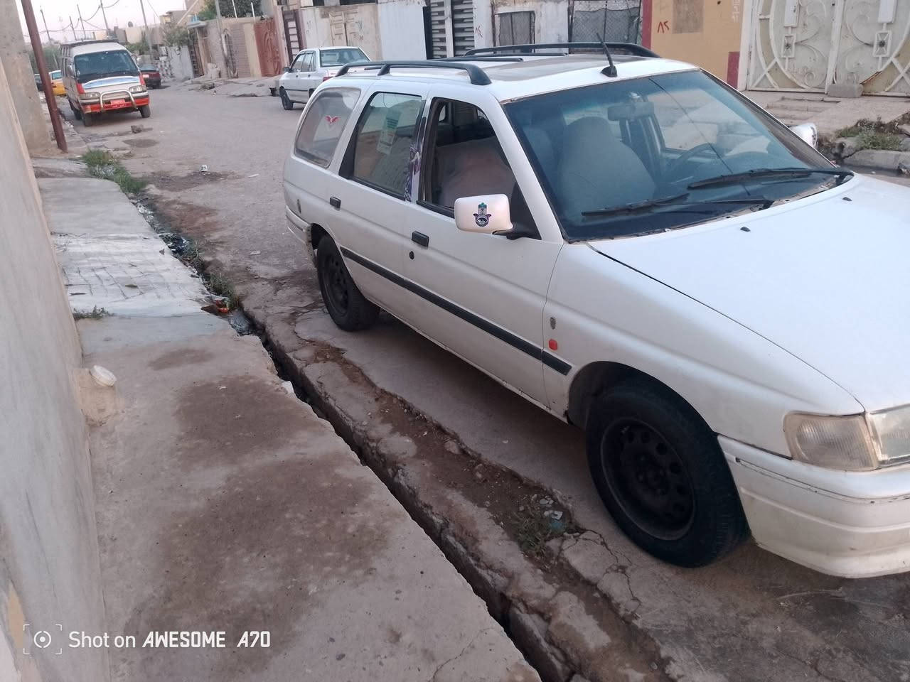 السلام عليكم اخوان اني مكلف بل نشر
فورت موديل 91 رقم كركوك الماني شرط التحويل 
محرك نضيف كير نضيف تواير نص عمر 
مكان السياره الموصل حي الانتصار 
سعر السياره 18 و بيه مجال قليل 
*********** الشراي يتصل
