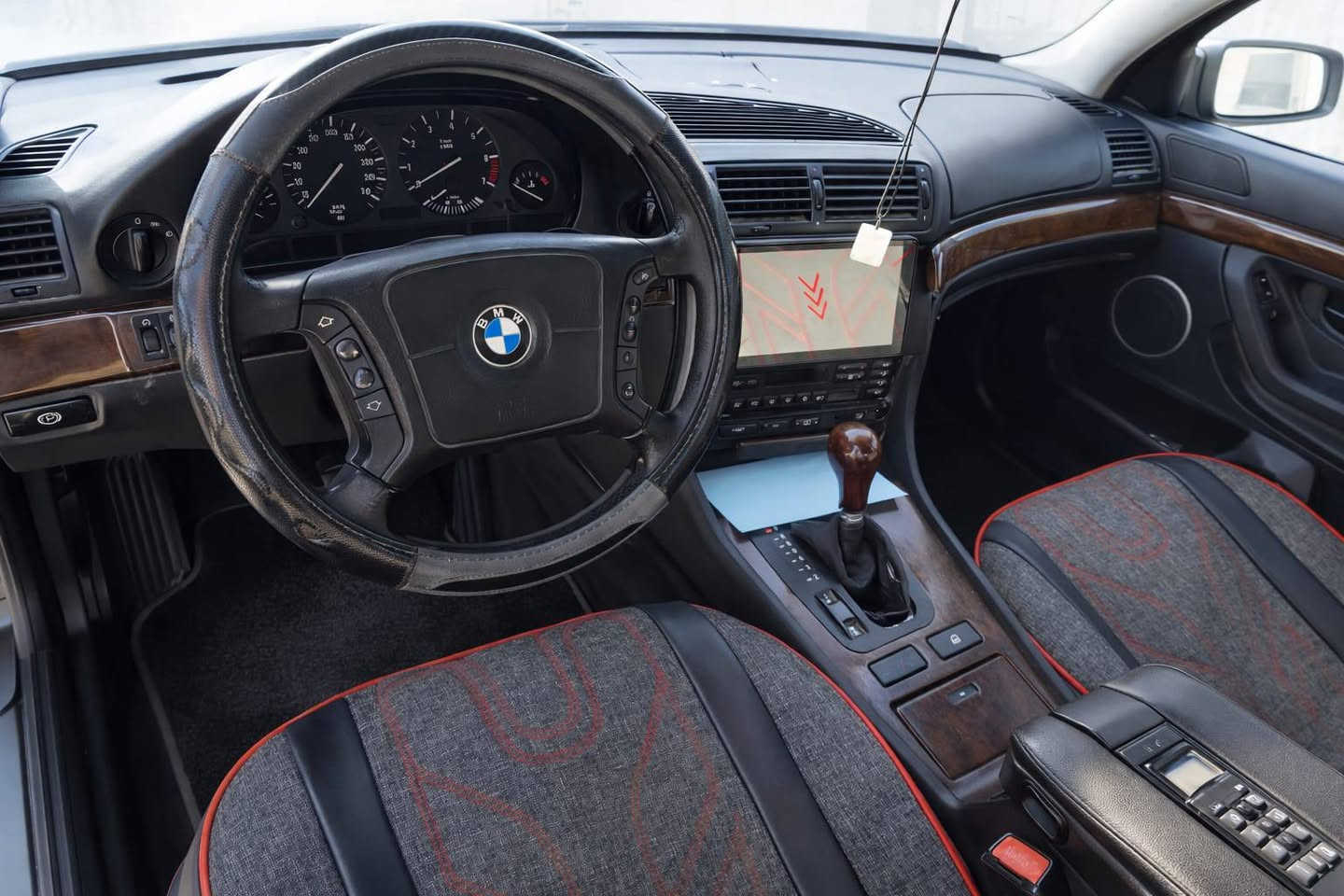 BMW كاسحه حجم 740
كفاله عامه  من ضربه او كير او محرك 
نظافة السياره موضحه بل صور رقم مميز بغداد سنويه بسمي جديده استوه صاعده هزه 
السعر 70. اوبيه مجال العنوان النجف او بابل موجود 
للاستفسار الاتصال ***********
