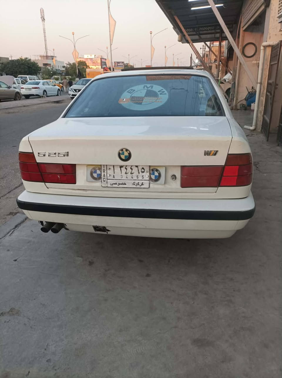 سلام عليكم هاي بيئم 525سعر35بي مجال للطيبين سياره نظيفه جاكوج ممظروبه كير محرك شرط عيب مابي شراي يتصل***********
