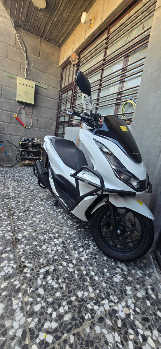 سلام عليكم
دراجه PCX
مكفوله كفاله عامه من زلغ او كسر كفاله عامه 
دراجه جديده لوك مزاده موجود بكتلوكاته الدراجه 
المكان البلديات الصحفين 
رقم الهاتف 
***********
