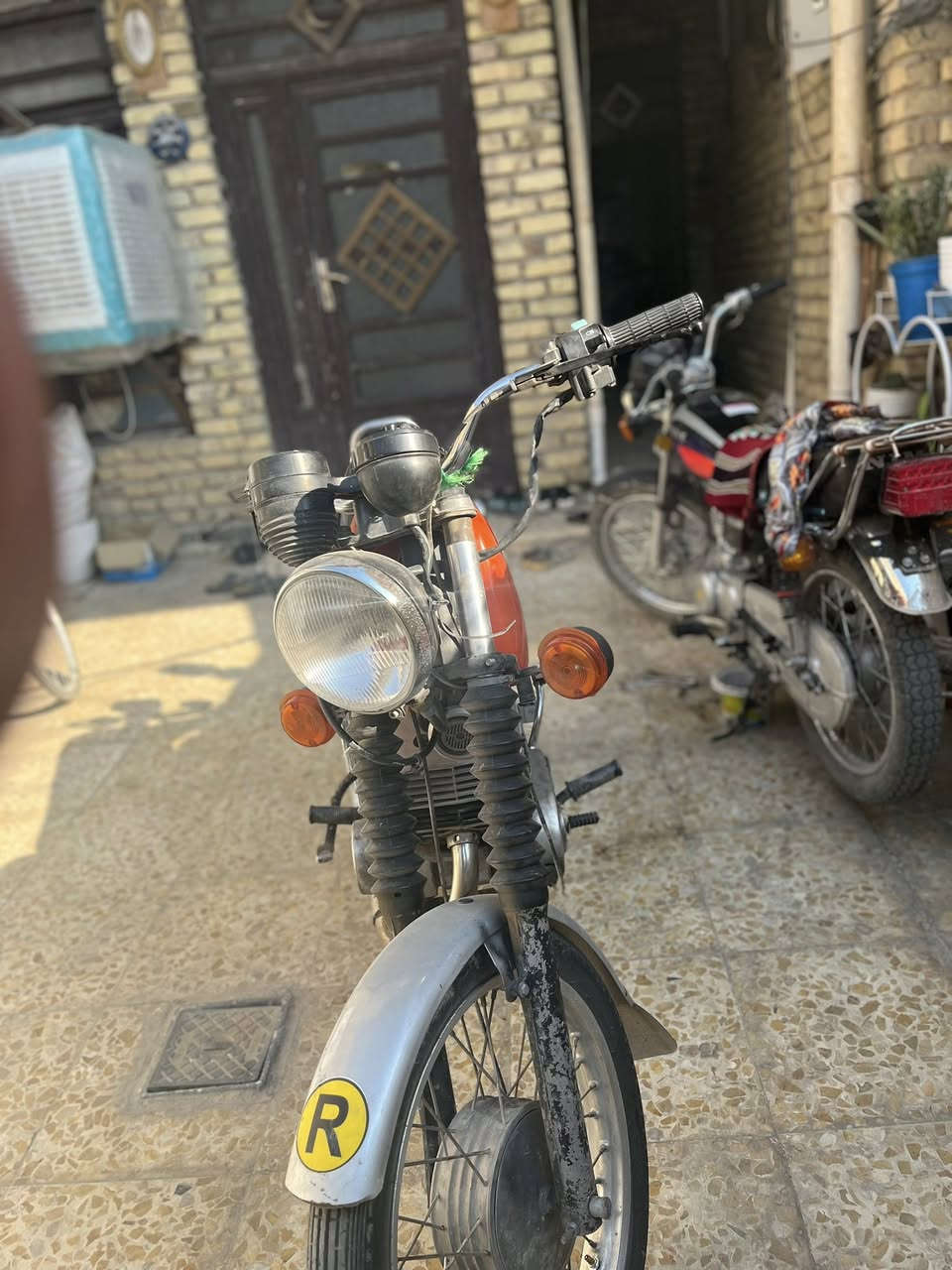 امزت ٨٢  رقم وسنويه تحويل مباشر بسمي سنويتها لل٣٠ رقم صلاح الدين إنكليزي رقمها 2521  كهربائيات كلها شغاله سايس ٢ لحيم جوا الكشن صوب واحد المكان كربلاء الاستفسار خاص لو على الرقم بي واتساب واتصال ***********
