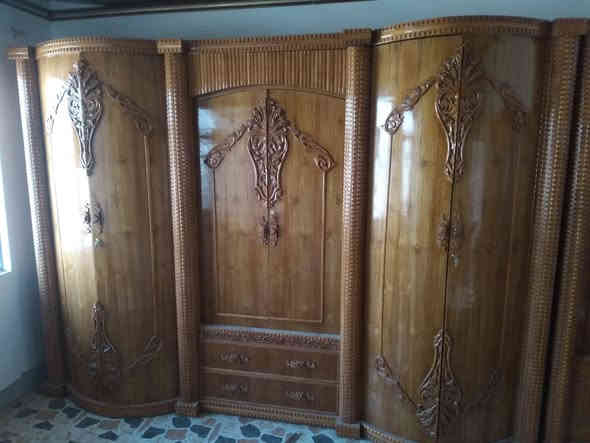 السلام وعليكم غرفه للبيع السعر مليون و700  العنوان موصل الأجانب الأيمن الهرمات رقم الموبايل ***********
