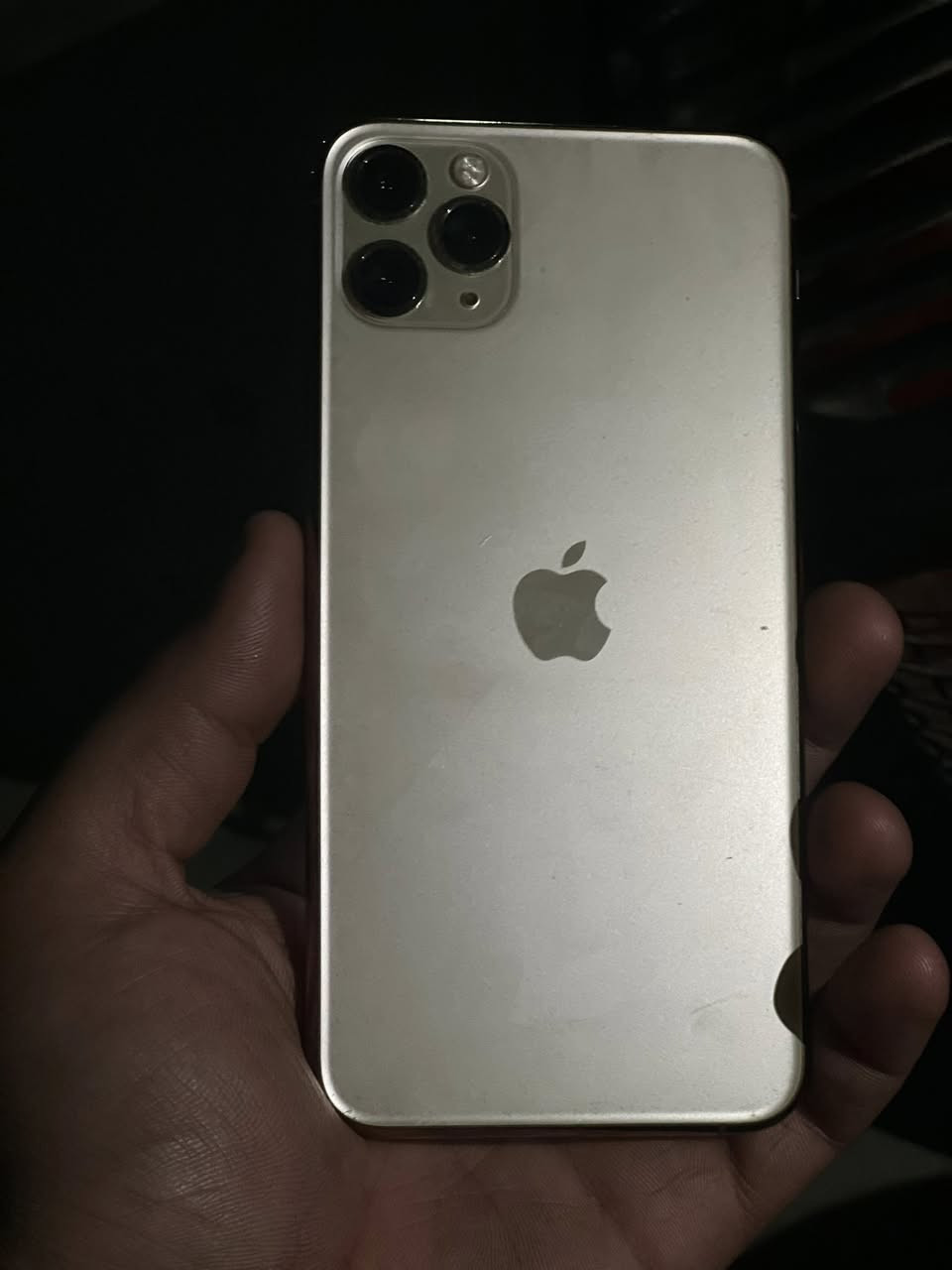 أيفون 11برو ماكس 256 بطاريه 86الجهاز وتر بروف نضيف حيل مو شويه كلشي بي شغال السعر 310 مكاني بغداد الغزاليه ***********
