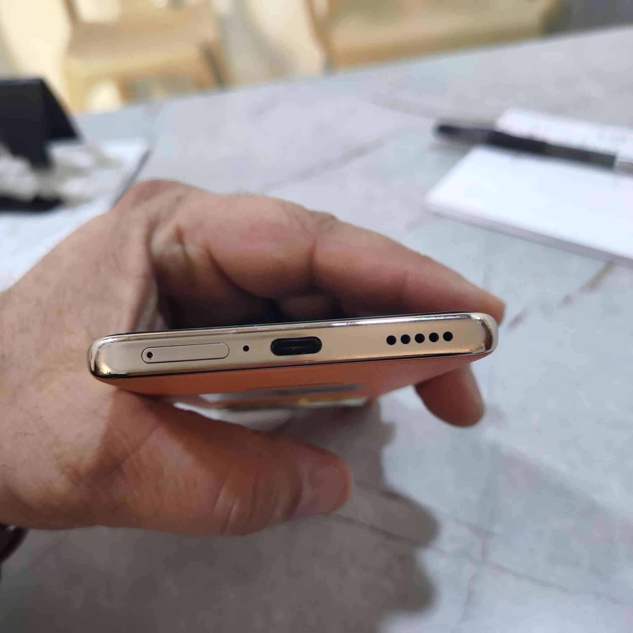 للبيع فقط موبايل هونر x9c غني عن التعريف  ذاكرة 256 ورام 12+12جهاز نظيف حيل مستعمل تقريبا 7او8 تشهر جهاز علئ ايدي كارتون وشاحنة الاصلي معا السعر 290 وبي مجال شوية  رقم الموبايل ***********
