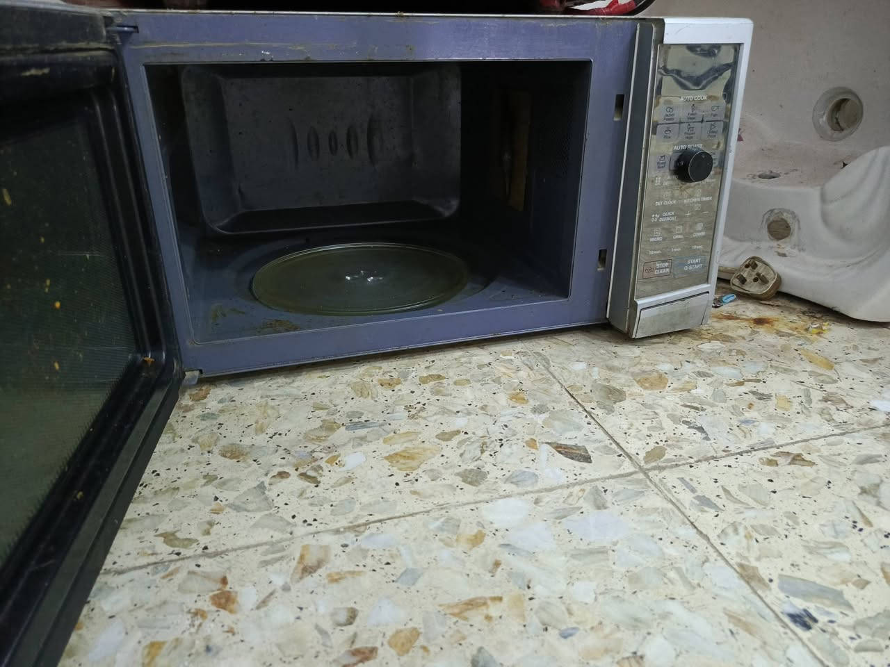 غراض بيت للبيت سبب انتقال
براد ماء شغال ع فحص 40وبي مجال 

مكرويف تسخين الطعام شغال ع فحص ب35وبي مجال 

طباخ اخو الجديد ع فحص كلشي مابي 135وبي مجال
مدينه الصدر ***********
