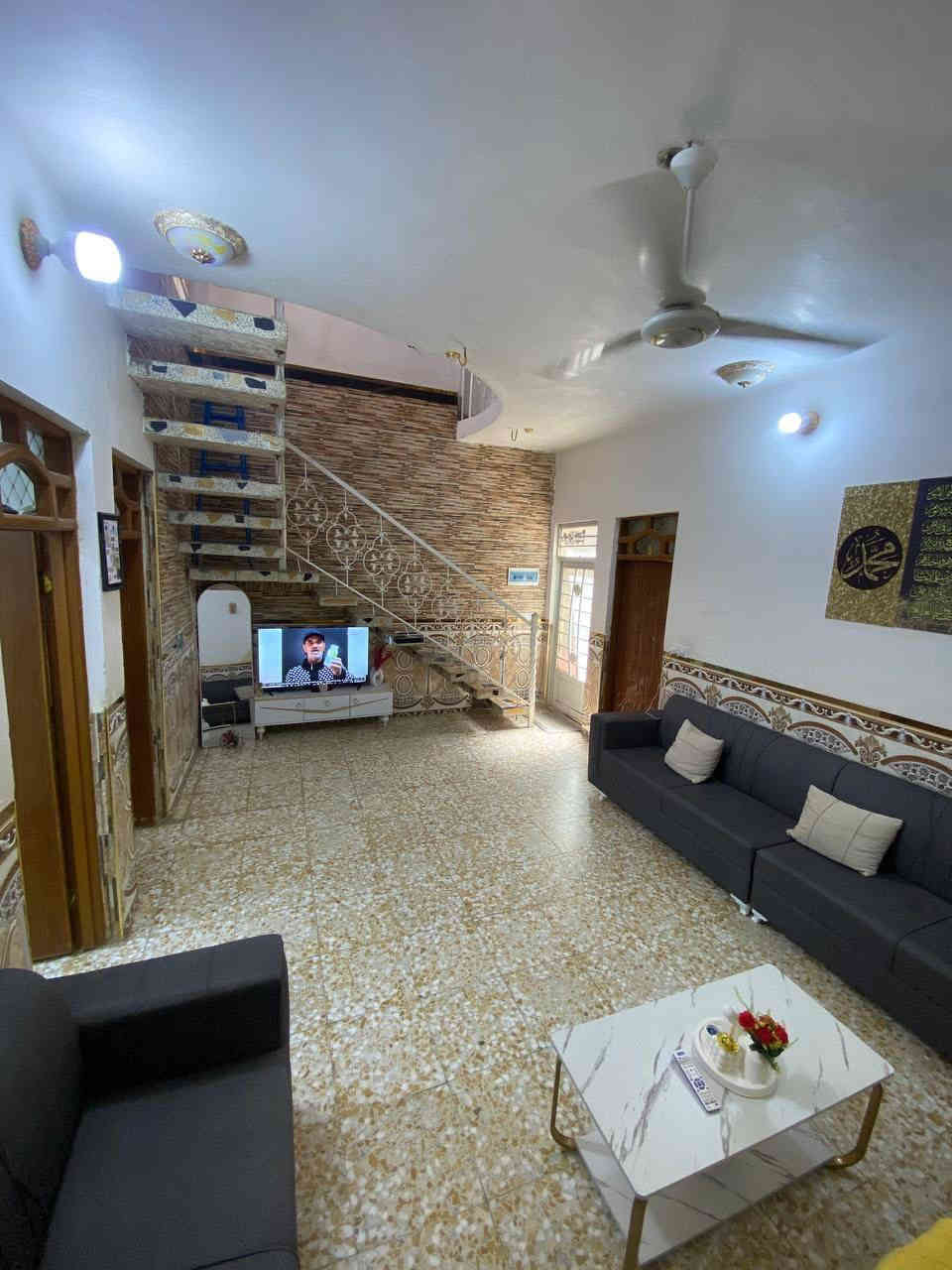 دار للبيع طابو صرف العطيشي حي الزهراء قريب الحولي طابق ونص يتكون الطابق الأول من استقبال وغرفه وصاله ومطبخ وحمامات داخليه وخارجيه الطابق الثاني يتكون من غرفه نظام سويت وصاله وسطح السقف صب مسلح المساحه ٩٧ متر بناء جديد البيت مثل متلاحضون الصور السعر 69 مع المجال البسيط الاستفسار ع الرقم *********** اتصال

*********** وات ساب

مكتب ابا الفضل للعقار العطيشي حي الزهراء مقابل شركة عباس الأسدي ٠
