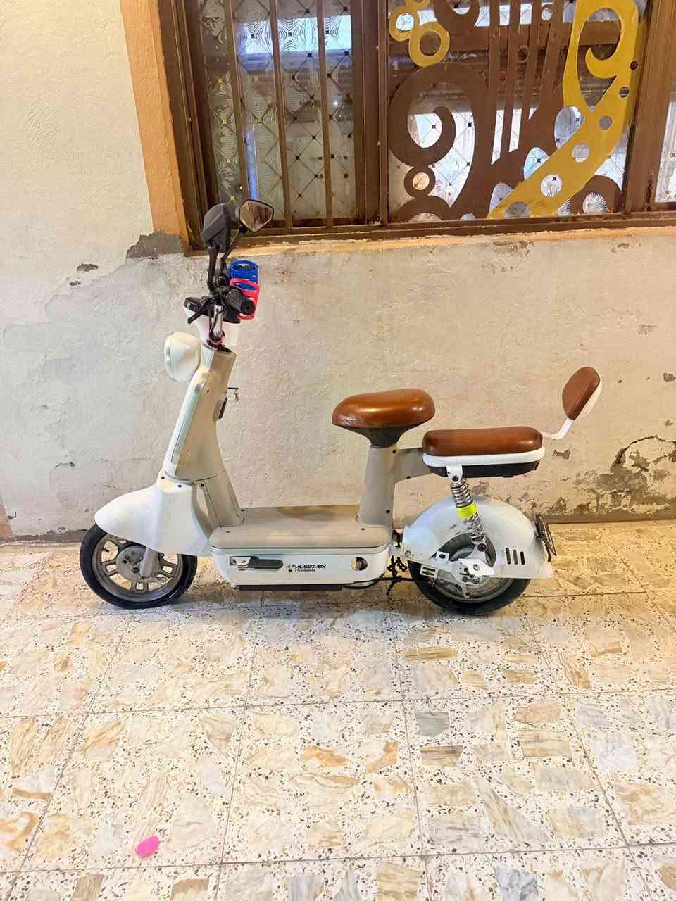 السلام عليكم دراجه شحن للبيع دراجه كل شي ما بيها السعر 150 وفيها مجال حق الجيه رقم *********** ضد الماي التاير اللي قدام يرد له ولف
