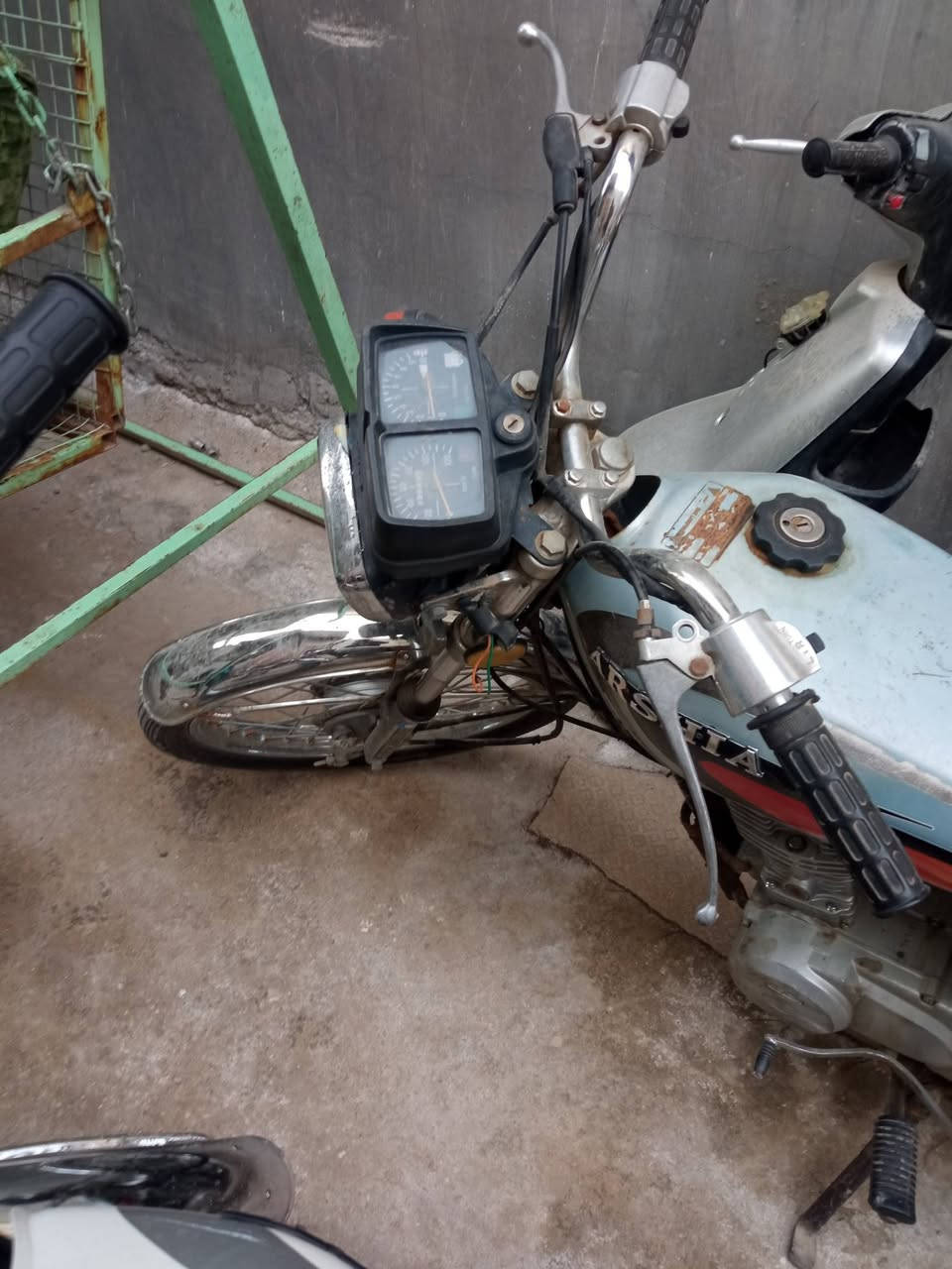 السلام عليكم ماطور للبيع شوفت عيونكم عوزه ترتيب والمكينه بيهه خيط بخار قليل مديل 2016 اوراق كامله مكاني كربلاء قرب فندق البارون السعر 450الف وبيهه مجال للشراي ***********
