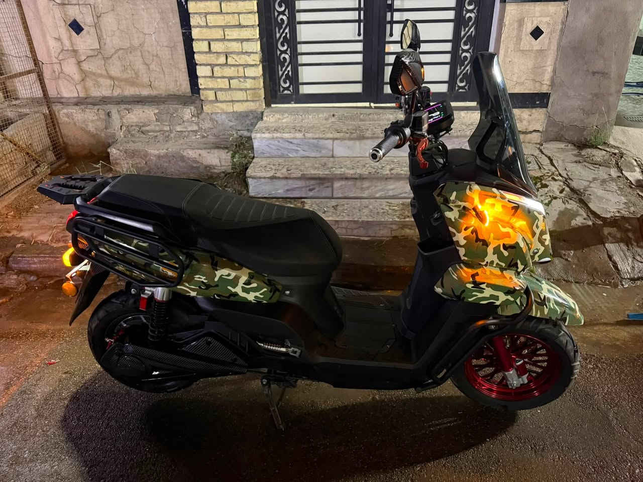 دراجة اباتشي الشكل الجديد
الملف 2000w 

نظام 3 سرع + بارك

سرعه 100 كيلو حقيقي 75 الى 80 كيلو حسب الحمل

بريكات هايدروليك امامي خلفي

بطاريه ليثيوم 72v 30A ضمان مده سنه صار شهر من شادها الشحنه الوحده تمشي حقيقي 50 كيلو

دبلات غاز امامي خلفي

حجم الويل 12 الامامي و الخلفي

سويج + بصمة

مثبت سرعة + بك

سعر مليون قفل

***********

