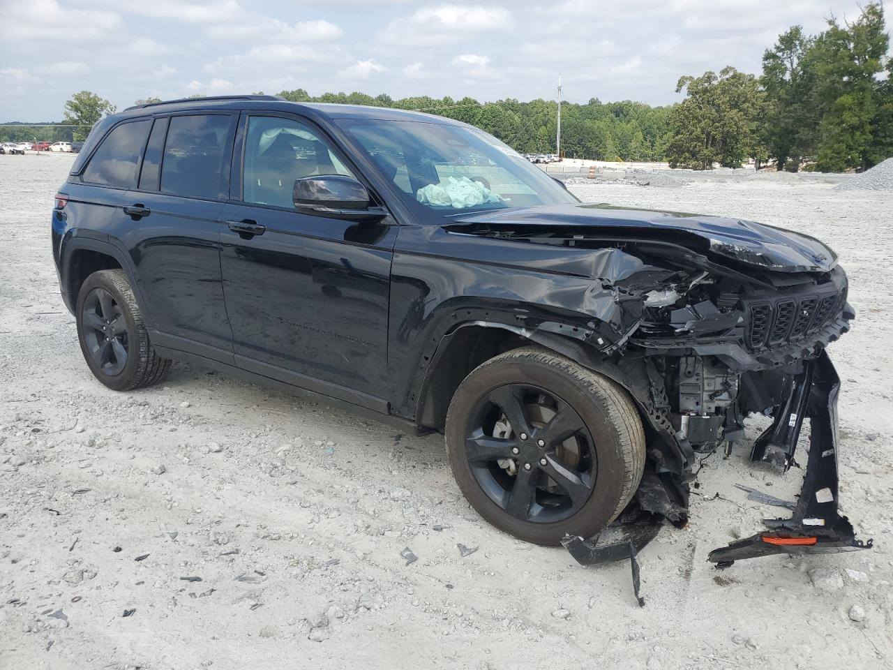 جيب كراند شيروكي فئه بلاك توب موديل 2024
السيارة اليوم وصلت للحرة بلأردن معرض ٢١ 
محرك شغال الفيديو مرفق بالمنشور 
سيارة تو ويل 5 راكب 
محرك ٦ سلندر 
مواصفاتها مبينه بصور 
تدخل  كمرك 
تدخل كتاب شهداء 
عنوان المنصور شركه الاسطورة قرب مطعم كباب حجي محمد 
السعر المطلوب 219$ 
***********
***********
