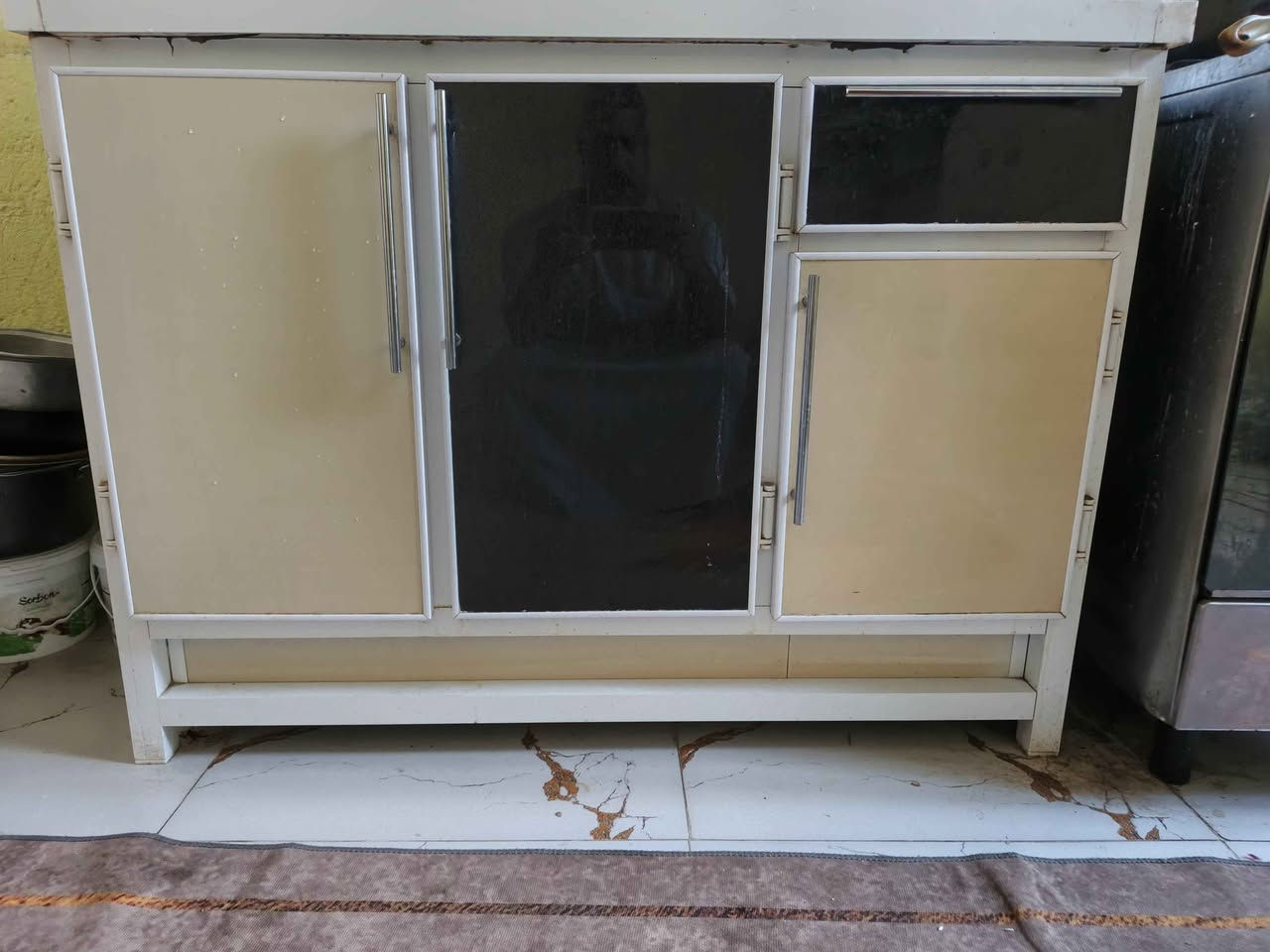 كاونتر للبيع نظيف جداً تسكام العنوان النجف أبو صخير للاستفسار*********** النجف, العراق
