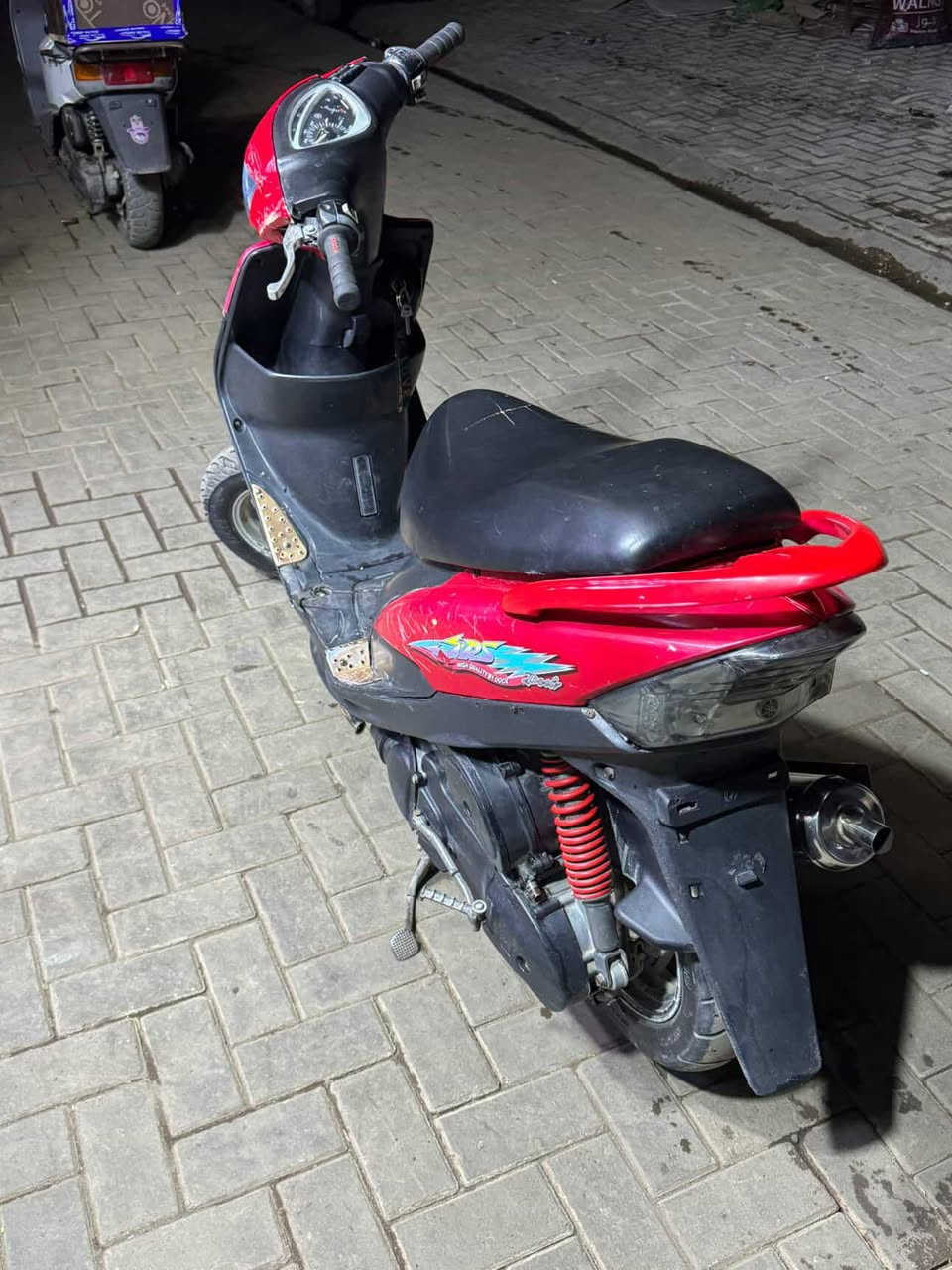 سلام عليكم شلونكم شباب دراجه ماكس عدله للبيع دراجه كلش حلوه ونضيفه كلها بلادي بس سلف عاطل وكفراته اصليه السعر 550 وبيها مجال حك الجيه مكاني بغداد النهضه رقمي ***********
