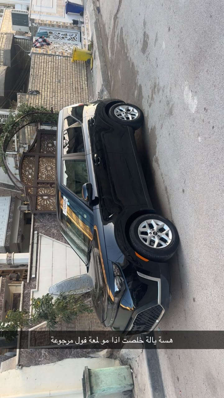� للبيع – Kia Soul 2024 فول مواصفات عدى الفتحة دخول جديد شهر ال2 مرقم بغداد باسمي
تحويل ثاني يوم
🔹 الموديل: 2024

🔹 اللون: اسود مع سقف أسود (Two Tone)

🔹 المحرك: 2.0 لتر – 4 سلندر

🔹  العداد:زيرو ما ماشية 9000  كم

🔹  الحالة: ممتازة – صبغ اصبع حافة البنيد فقط والباقي كفالة عامة صور الحادث والسونار مرفقة بالمنشور– شاصي سليم

المواصفات الداخلية:

 • شاشة معلومات وترفيه 10.25 إنش

 • دعم Apple CarPlay & Android Auto

 • شحن لاسلكي للهواتف

 • مقاعد جلد ابيض كهربائية

 • تشغيل عن بُعد (Remote Start)

 • تشغيل ذكي زر تشغيل + Smart Key

 • تحكم كامل من المقود

 • بلوتوث + USB

 • تكييف أوتوماتيك

 • شاشة عدادات واضحة

 • خامات داخلية نظيفة ومريحة

أنظمة السلامة والمساعدة:

 • رادارات أمامية

 • نظام النقطة العمياء (Blind Spot Monitoring)

 • تنبيه حركة المرور الخلفية

 • كاميرا خلفية

 • نظام الثبات والتحكم بالانزلاق

مميزات إضافية:

 • اقتصادية في الوقود

 •

 • السيارة نظيفة وجاهزة للاستخدام

📍 الموقع: بغداد – البلديات

💰 السعر: 175 قابل للتفاوض 

📞 للتواصل: *********** – بغداد, العراق
