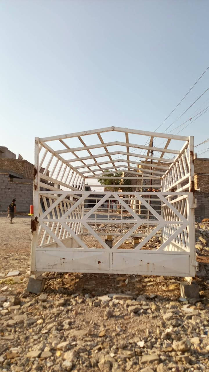 السلام عليكم  محجر كيا للبيع 8چنكال مال فحل 

يرهم على النثية ال8چنكال  محجر نضيف و 
عالي تقريباً 155سم ارتفاعة
مكاني بغداد للتصال***********
