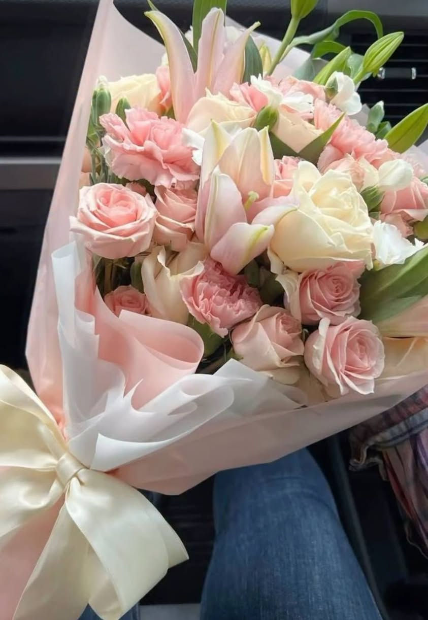 تم افتتاح زهور أفلورا للزهور الطبيعيه والصناعيه والهدايا وتزيين السيارت ووكوشات الاعراس والمناسبات ننتظركم بكل حب ♥️
 📍العنوان :بغداد -بسمايه /الشارع العام مجاور اسواق كولدن هوم 
للطلب المراسله على الواتساب 
***********🦋
رابط انستا 
https://www.instagram.com/aflora_flowers?igsh=MXF0Z3U5YTY1ems5aA==
