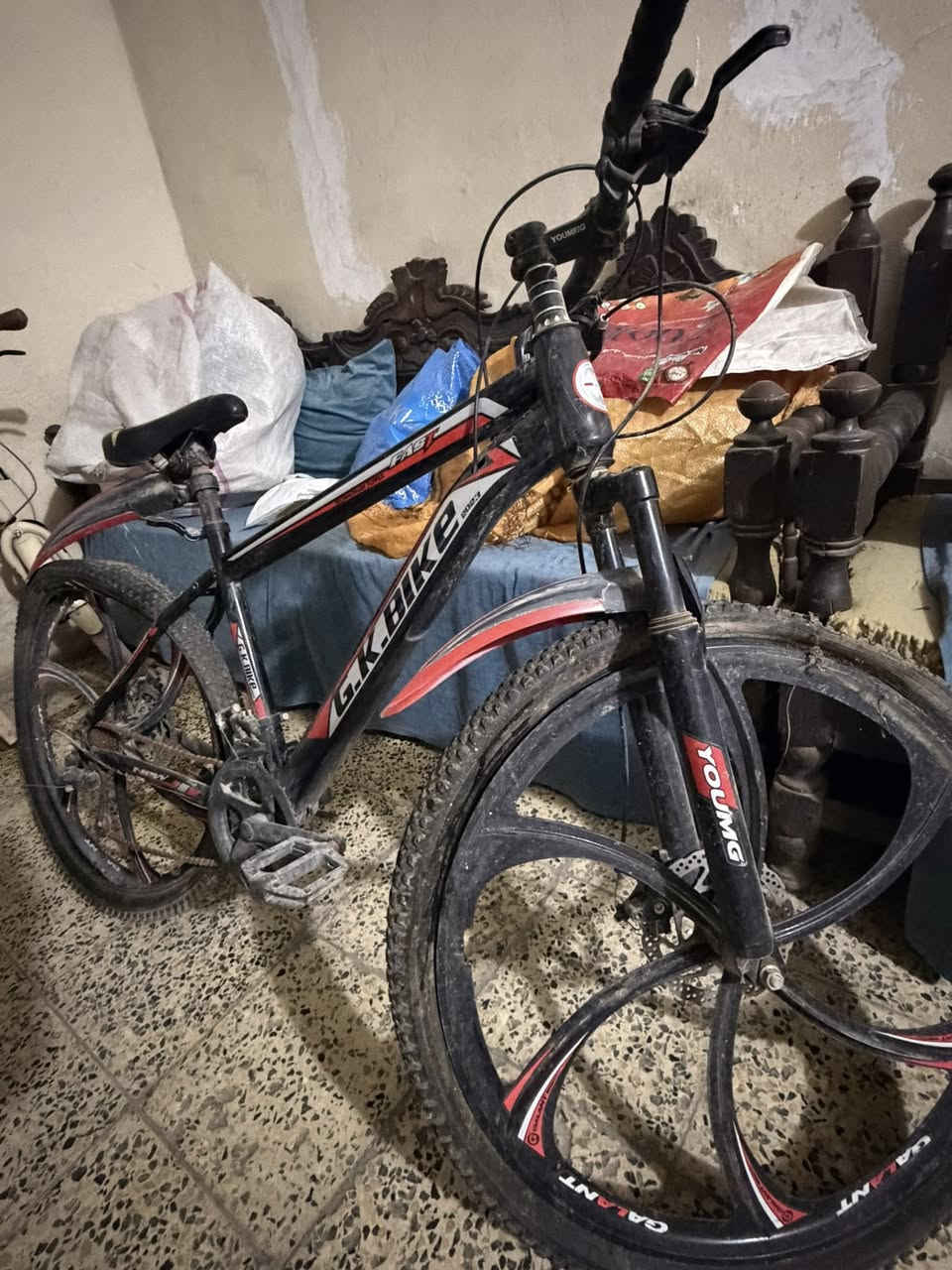 السلام عليكم
بايسكل ياباني 
متروك يحتاجله تعديلات 
السعر 50 الف وبي مجال بسيط


**إذا كنت صاحب هذا الإعلان وتريد حذفه لأي سبب، رجاءا أرسل رسالة إلى الدعم الفني**