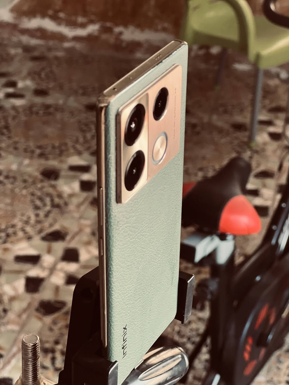 Infinix Note 40 Pro 5G
مراح ابدي احمدلك بالجهاز بس من تاخذه مني تضل تترحملي لان ما متعبه موصفات الجهاز.. 
📍الذاكره 256
📍الضهر من جلد نباتي ركز (جلد) 
📍الشاشه مسطحه راح تونسك من ناحية الالعاب او المشاهده 
📍البطاريه 5000 ملي أمبير 
📍يدعم الشحن اللاسلكي حاله حال الايفون 
📍يدعم بصمة ( وجه ) و ( اصبع ) 
📍الكامره الخلفيه ثلاثية: 108 ميجابكسل (رئيسية مع مثبت بصري OIS) + مستشعرات مساعدة 
📍الكامره الاماميه 32 ميجابكسل
📍الجهاز ابد مايصرف شحن ابد ابد 
📍سبب البيع اريد اشتري كامره 

📌 السعر خاص او هذا رقمي وبخدمتك 
*********** واتساب
