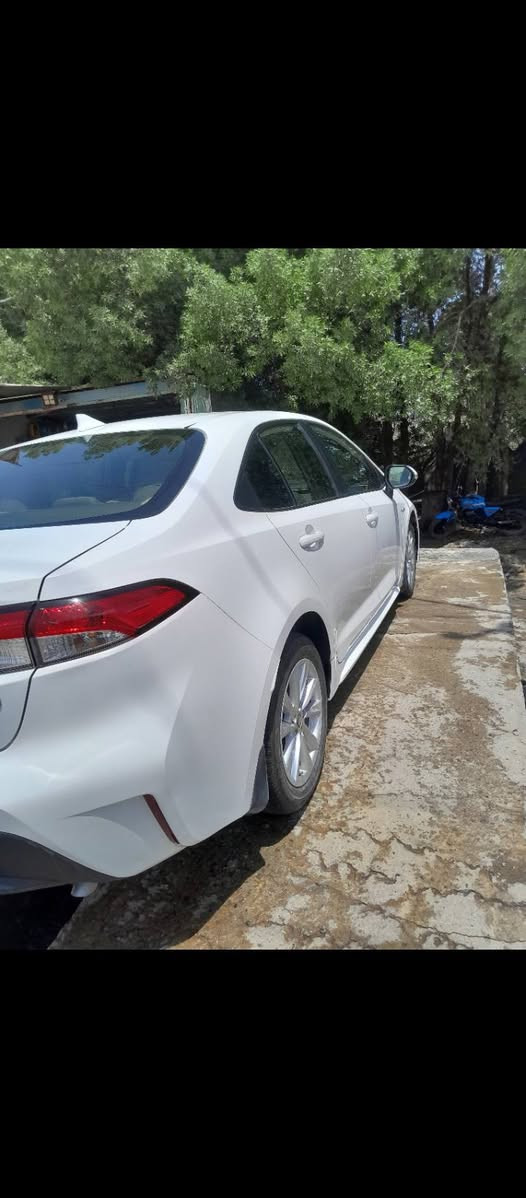 سياره كورله هايبرد موديل 2023وارد ياباني سياره بدون حادث مكفوله من لضربه فقط صبغ بدون دواخل سياره جديده مرقم بابل باسمي 120 ورقه ***********
