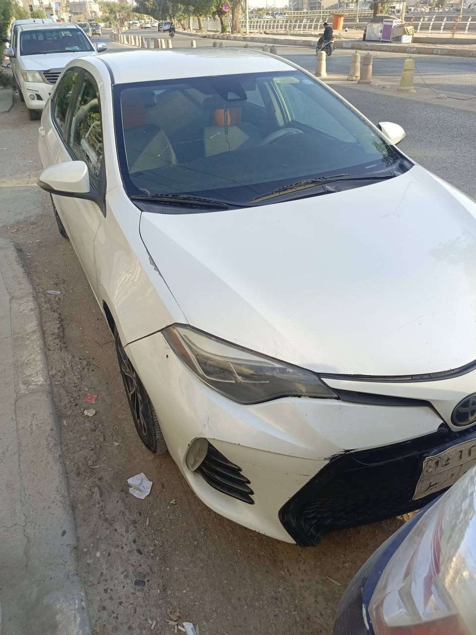 كورلا 2017 SE اربيل سنويه نافذه 2023 حادثها بارد بالبنيد مقدار شبر تحديدا فوق المازده اليمنى وطخه بالدعاميه الخلفيه جهة السايق ايرباك طاگ وصور الحادث موجوده بالمنشور وعندي صارت بيها اماكن بارد موضحه بالصوره اثر طخات فقط وليس حادث السياره ماشيه 154 ميل مواصفات ال SE المعروفه عدا الفتحه تبريد جاهز الرادار موجود بس مامثبته زين لذلك منطي اشاره بالدشبول يحتاج بس تثبيت السعر 130 وبيها مجال 
***********
***********
