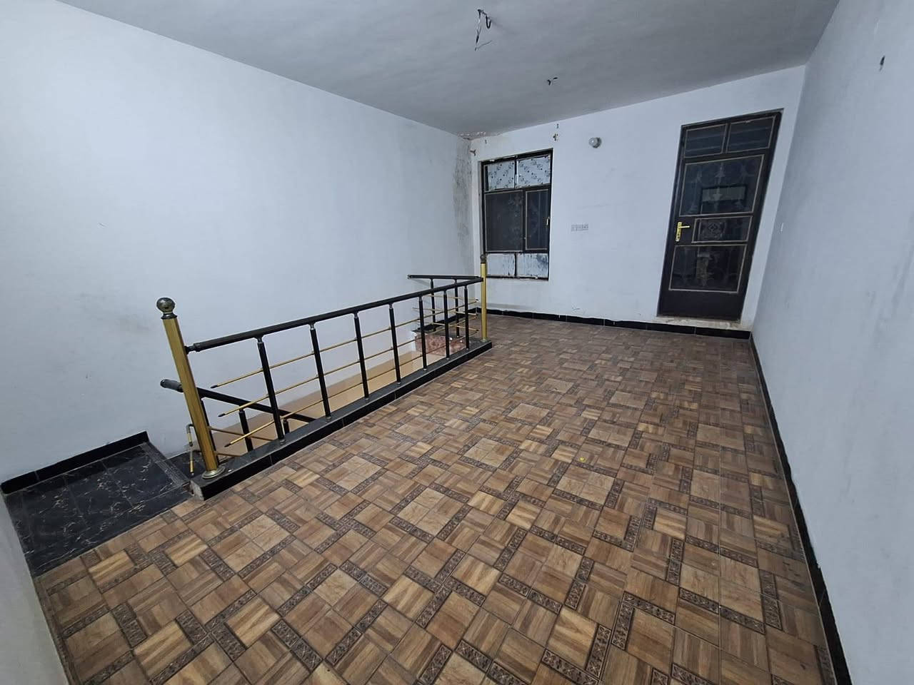 مشتمل 100م طابقين للايجار الغزالية شارع مدير الامن مربع اساور غرفتين نوم وصالة ومطبخ للاستفسار ***********
