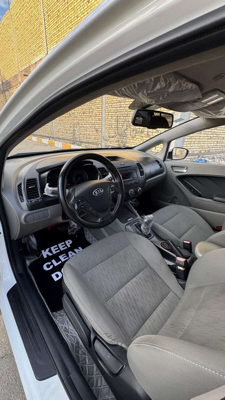 السلام عليكم 
سيراتو 2016 خليجي 
سياره مكفوله كفاله عامه ضربه وصبغ وتبديل  حته الدعاميات
مكينة 1600
ترحيب مري شفط اشاير بلمري
 لد امامي 
فول تحكمات ستيرن
صدر امامي خلفي جديد
تخم تاير باتري جديد 
كير محرك مكفولات ع وظع الشركة 
رقم بصره نكليزي بسمي شخصياً
السياره جديده جداً بوضع الشركة العامه 
بس اليدور جديد يتصل 
مكان السياره ناصرية مركز  
ماشيه 116 كم ***********
