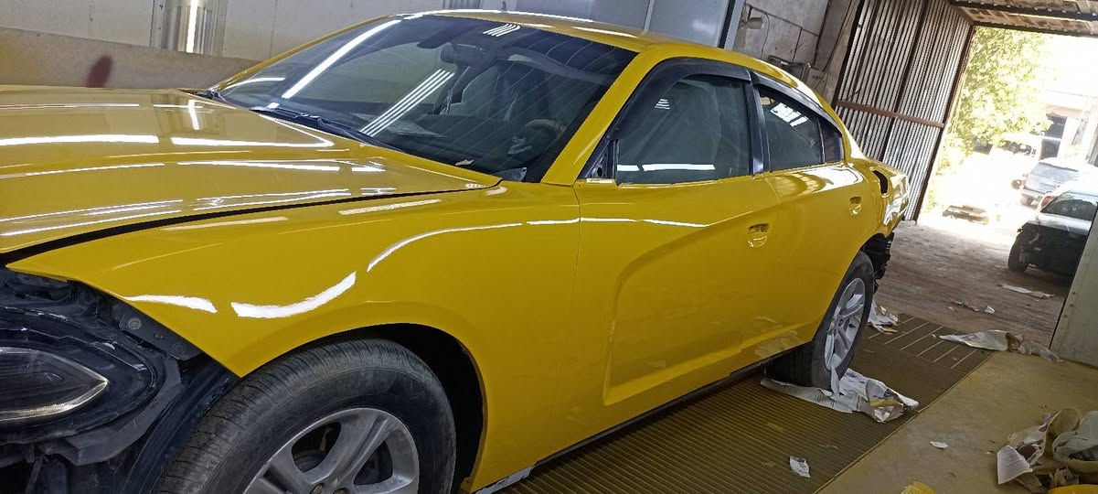 جارجر 18اجره بغداد حادثها بلعراق جاملغ وباب السايق بأمريكا ما بيها حادث مواصفاتها عاديه للتواصل *********** مرواس بسياره عاليه ترهم
