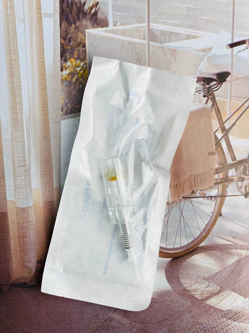 ✨ وصول وجبة نيدلات ديرما بن ENZO ✨

🌟 Nano Needle
بدون إبر حقيقية، مثالية لتوريد الشفايف، تحفيز الكولاجين السطحي، وزيادة امتصاص السيرومات مثل الهيالورونيك أسيد وفيتامين C، ومناسبة للمناطق الحساسة وحول العين.

🌟 12 Needle
مناسبة لعلاج آثار حب الشباب، الندبات، التجاعيد، والمسام الواسعة، مع تحفيز إنتاج الكولاجين بعمق.

🌟 36 Needle
الأكثر استخدامًا لنضارة البشرة، توحيد اللون، التخفيف من التصبغات والكلف، وعلاج الخطوط الرفيعة وعلامات التمدد الخفيفة.

🌟 42 Needle
مثالية للمساحات الكبيرة، لعلاج علامات التمدد، آثار الحروق والعمليات، التصبغات العميقة، وتضييق المسام الواسعة.

سعر القطعة اربعة الالاف دينار


**إذا كنت صاحب هذا الإعلان وتريد حذفه لأي سبب، رجاءا أرسل رسالة إلى الدعم الفني**