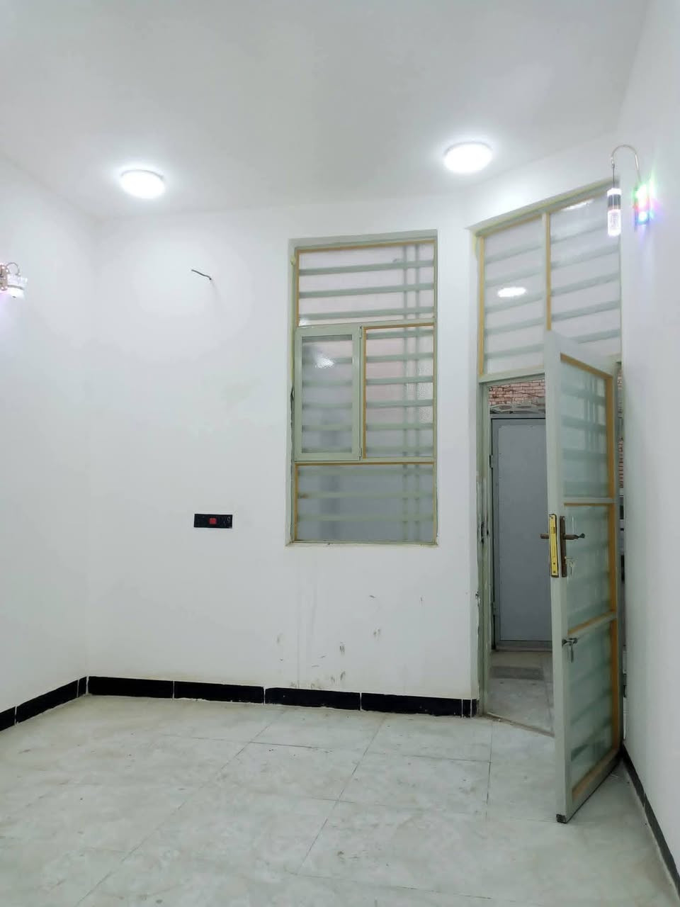 100 متر للبيع سعره 32 وبي مجال
مقابيل ملحق قريه الغدير
بناء طابوك وصب سعره بلاش
طابو زراعي سند 25 اقرار محكمه 
للاستفسار اتصال ***********
