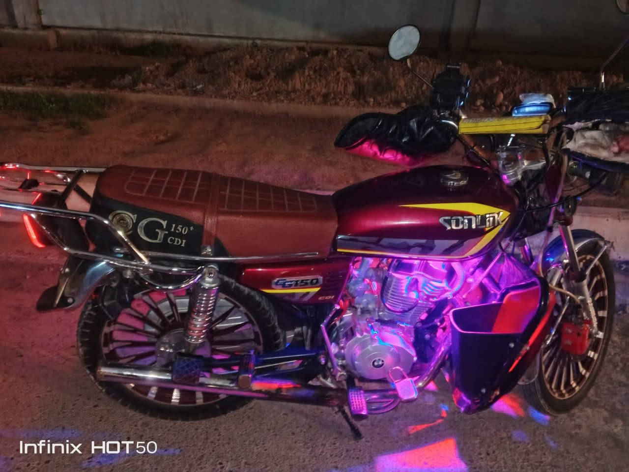 دراجه سونيك 2024 واحد على واحد نظيف على الشركه كهربائيات كامل شغاله محرك 150 طائراتدكل كل الغراض بيها جديد السعر 650 وبمجال للطيبين المو شراي لا يعامل دراجه فقط مكاتبه بدون منافيس التواصل او خابر على الرقم او خاص***********
***********
