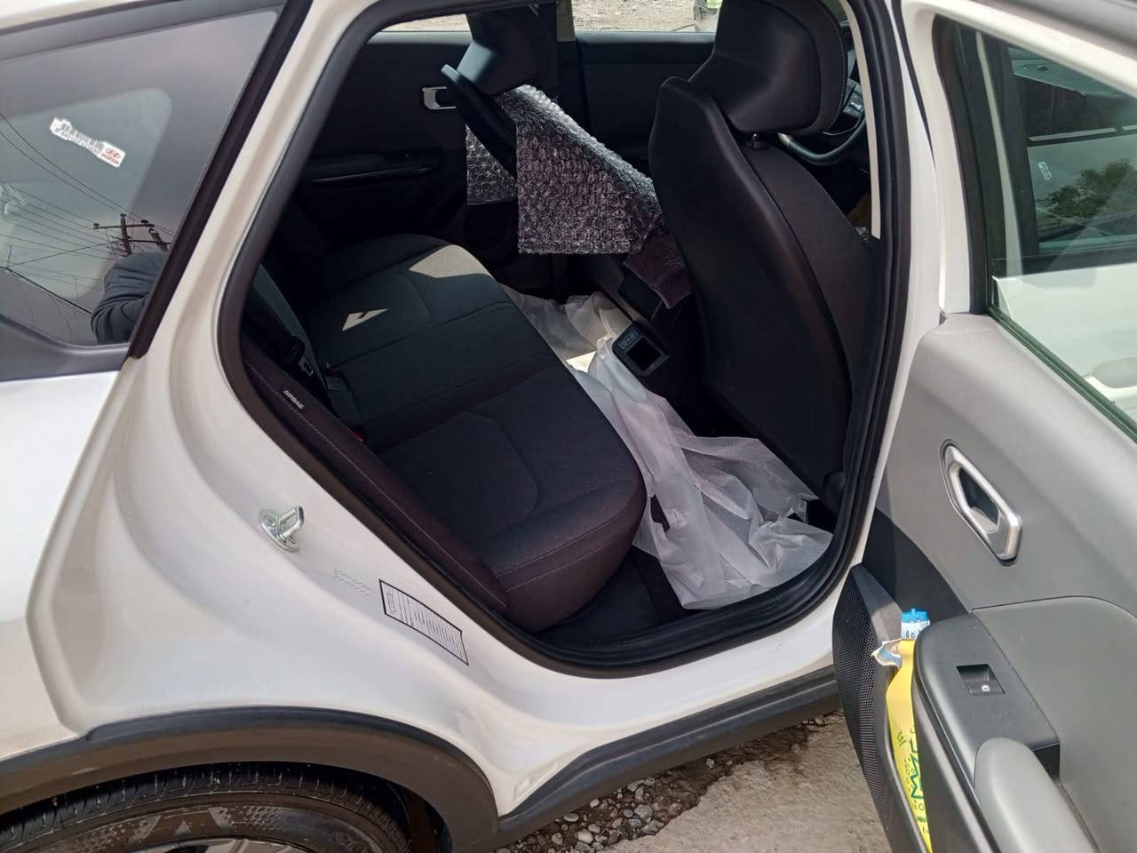 سلام عليكم k4للبيع موديل 2025 نص فول السيارة جاهزه من كلشي بس رقم عوزة ليبل واحد  بيه نص بنيد صبغ و نص جوملغ صبغ بدون دواخل و بدون اريباك صور الحادث موضح بل صور رقم الهاتف ***********
