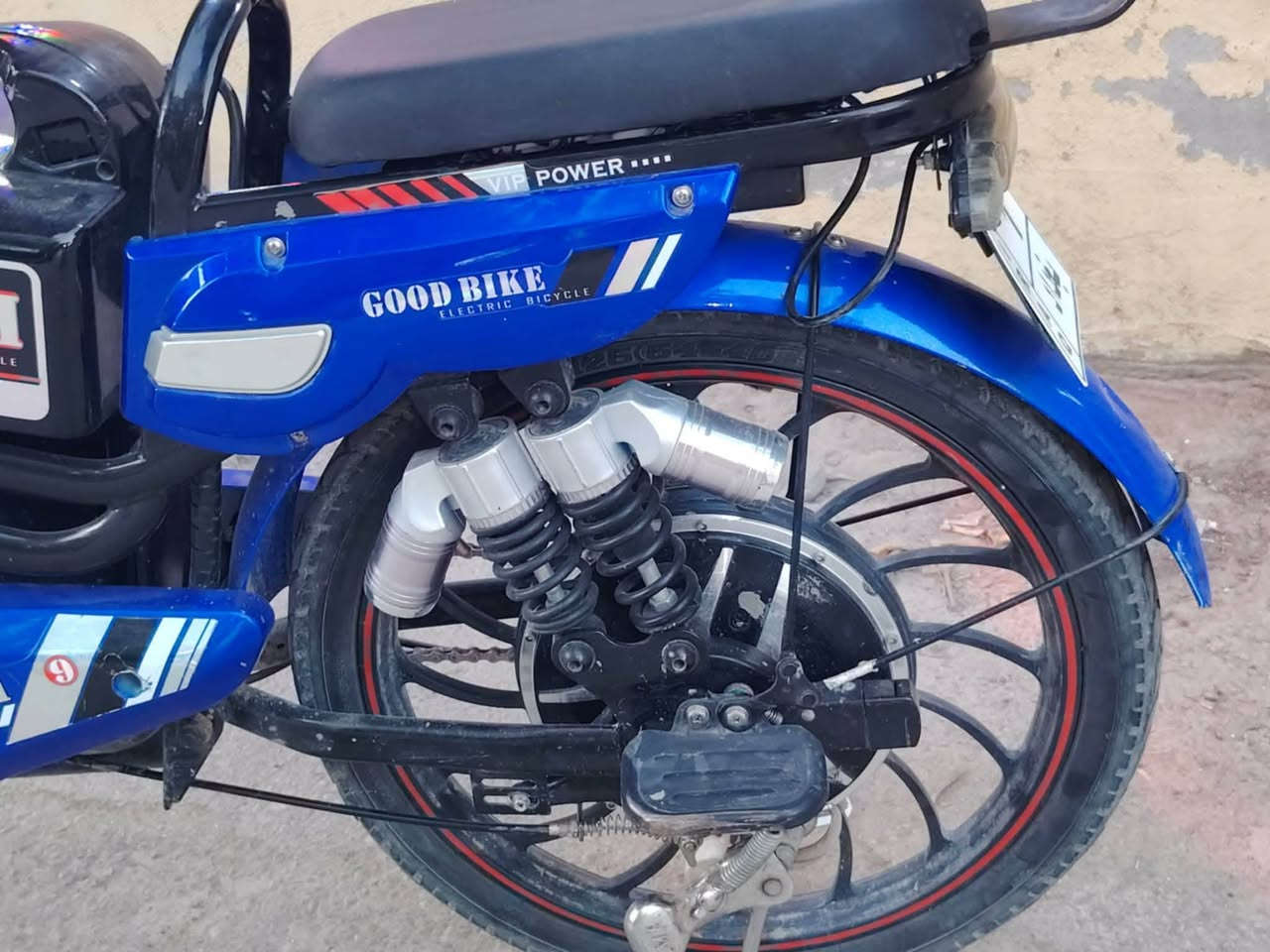 السلام عليكم دراجة شحن للبيع كاملة تحتاج بطاريات فقط قيم واخذ بس لا تكسر بالسعر ***********
/*********** مكاني بغداد سبع ابكار
