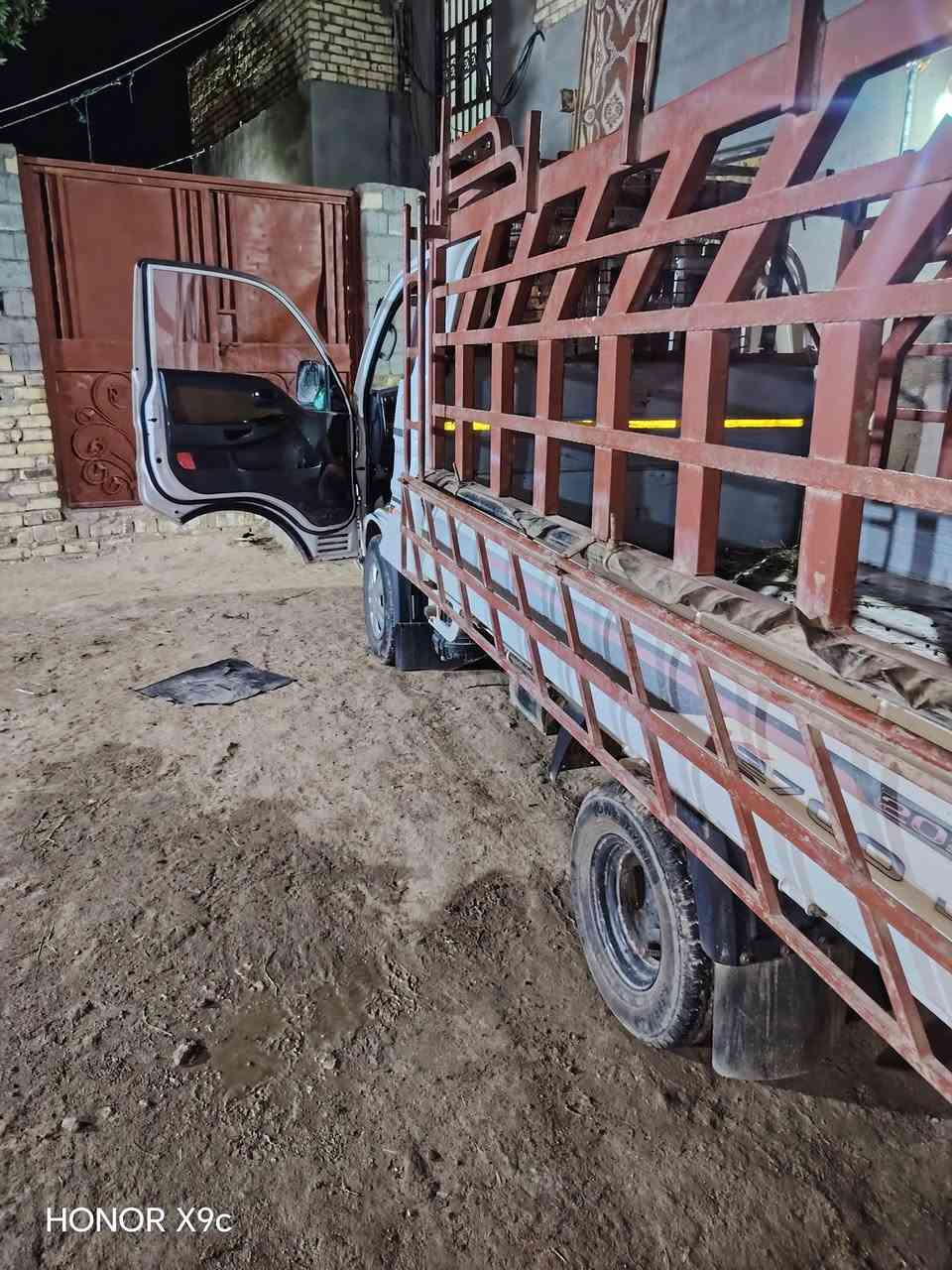 كيا حمل للبيع مديل ٢١ماماشيه وجديده بس ضالمته صوره مكفوله كفاله عامه سنويه بسمي رقمه دوانيه شراي يتصل ***********
