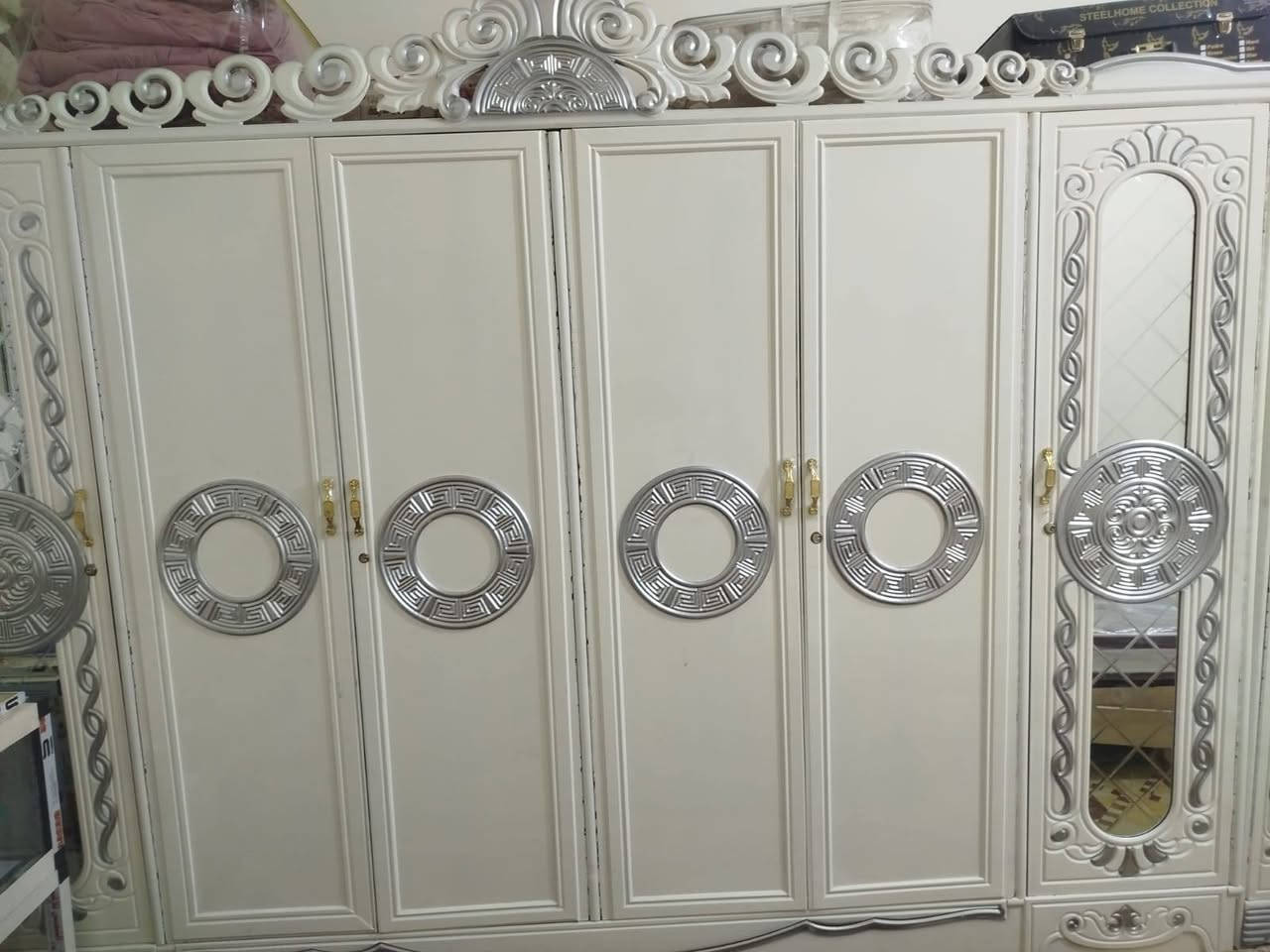 💥غرفة خشب عراقي تصميم تركي 💥
مستعمله شي قليل بسعر ٦٧٥
عنوان بصرة كرمة علي حي رساله 
تواصل ***********
