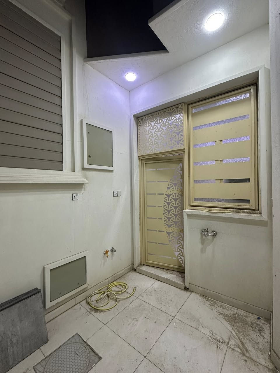 سلام عليكم دار 🏡للبيع طابو صرف بل سكان بل 4000 الف مساحه 120 متر بناء حديث طابوك صب كونكريت درجه أولى بناء غرفة وصاله ومطبخ ودونيه وصحيات وبيتونه ودرج وستار البيت على تبليط السعر والاستفسار  نصال على راقم 
وتساب متوفر 
***********
