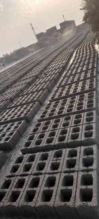 يتوفر بلوك مجوف ابو ال ٢٠ واصل داخل الزاب سعر الالف ٤٥٠ الف  وابو ال ١...