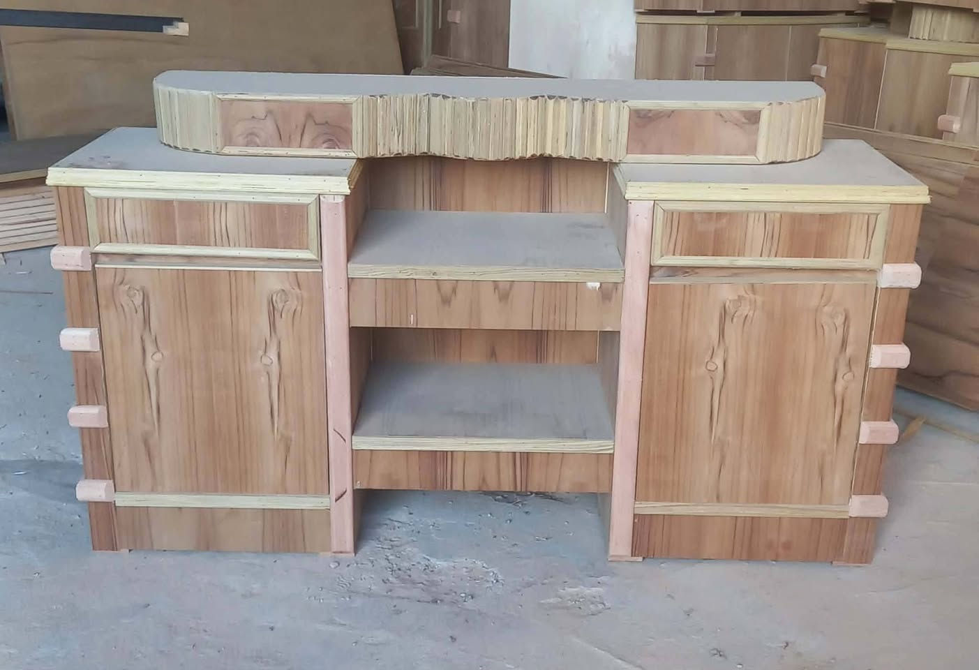 غرفه نوم الوجه 5 الداخل 4 شغل درجه اولئ 
السعر 600 الف كشر عضم 5 قطع العنوان ديالئ بعقوبه بهرز طريق ابو الكرم 
***********
