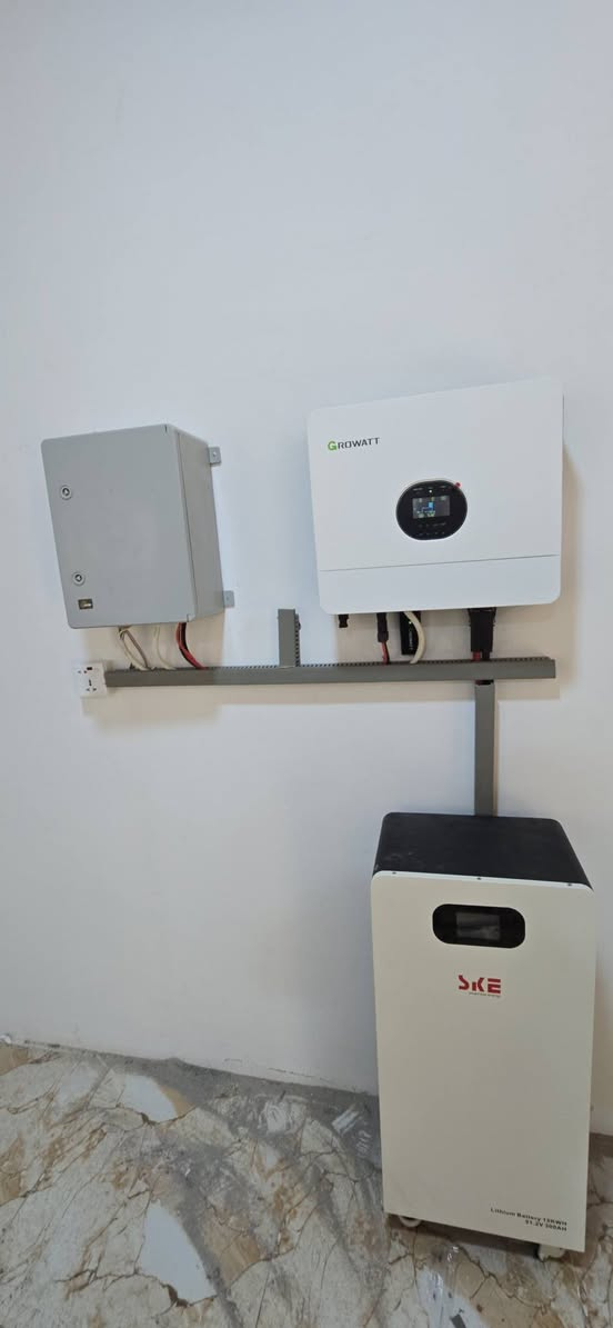 تم بحمدالله تنصيب منظومة طاقة شمسية
 بقدرة 16 اميير نهاري و 14امبير ليلي 
الواح بقدرة 620W ضمان 15 سنة
انفيرتر GROWATT 6KW ضمانة سنتين استبدال 
بطارية ليثيوم 15Kw من شركة SKE ضمان 5سنوات استبدال 
صيانة لمدة سنة مجانية
للاستفسار الاتصال:-
***********
***********
***********
***********
المركز الذهبي-Golden Center 

#ألواح_شمسية #توليد_الكهرباء #نظام_كهروضوئي #مستقبل_الطاقة
#طاقة_شمسية #طاقة_متجددة #استدامة #بيئة_نظيفة
