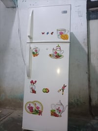 ثلاجه • ١٠ قدم • تحتاج تصليح