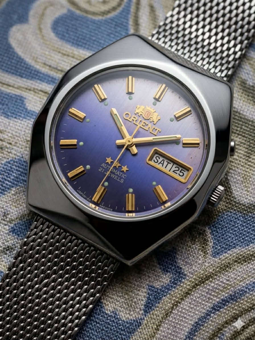 للبيع ساعة Orient Automatic (ثلاث نجوم) كلاسيكية أصلية من الزمن الجميل.
الموديل: Orient Automatic (3 نجوم - 21 جوهرة).
 المميزات: مينا بنفسجي (حبر) مميز جداً يتغير مع الإضاءة، مع نافذة لعرض اليوم والتاريخ.
 السوار: سير حصيري (Mesh Strap) مريح وأنيق.
 الصناعة: ياباني أصلي 100% (تعمل بحركة المعصم).


**إذا كنت صاحب هذا الإعلان وتريد حذفه لأي سبب، رجاءا أرسل رسالة إلى الدعم الفني**