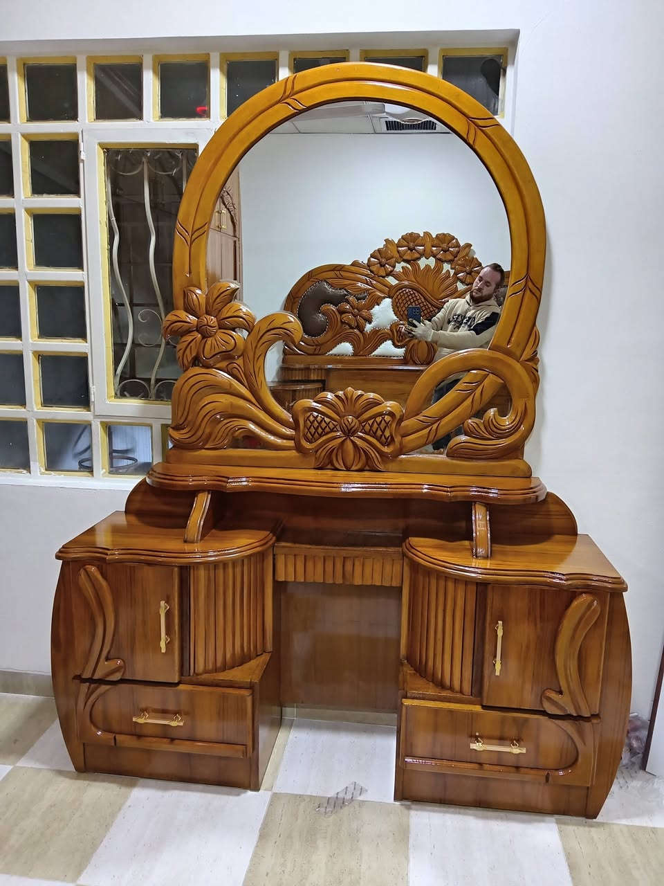 السلام عليكم ورحمة الله وبركاتة متابعيني الكرام
كما عودناكم لتوفير كل ماهو جديد وحصري توفرت لكم غرفه بااطلاله مميزه غرفه نوم صاج خمسة ملم 👍شرط نظافه 👌
كلها نفخ وتاج سوري نقش لل اتصال عل رقم *********** 
مكان شارع الفاروق قرب لفات كريم العمر موصل 👌
