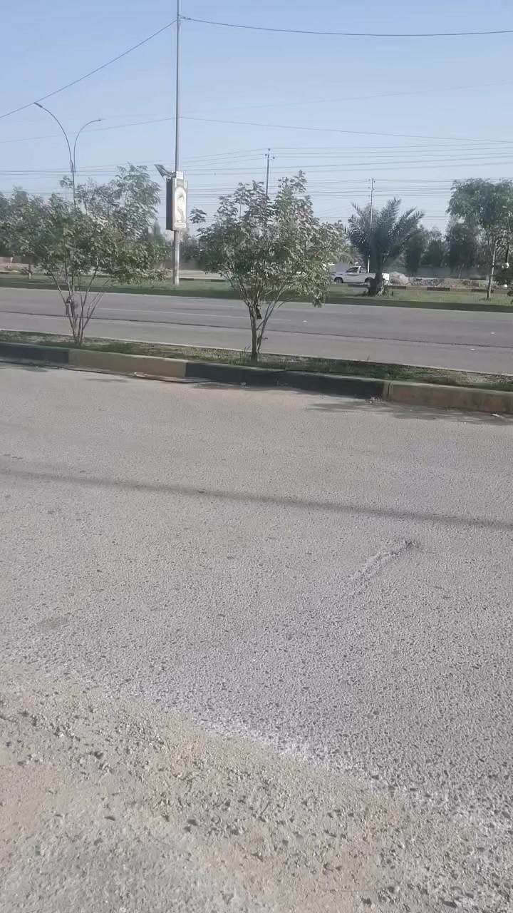 بيت مساحة 100متر بناء طابوق درجه اولى كافة الخدمات متوفره بعد عن شارع بغداد 100متر السعر 85مليون وبي مجال الاتصال على الرقم ***********
