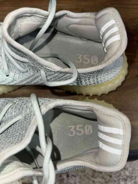 سلام عليكم
حذاء اديداس ايزي بوست قطعه اصليه نظيفه جدا مملبوسه قياس 42
سعر 35 وبيها مجال للتواصل ***********
