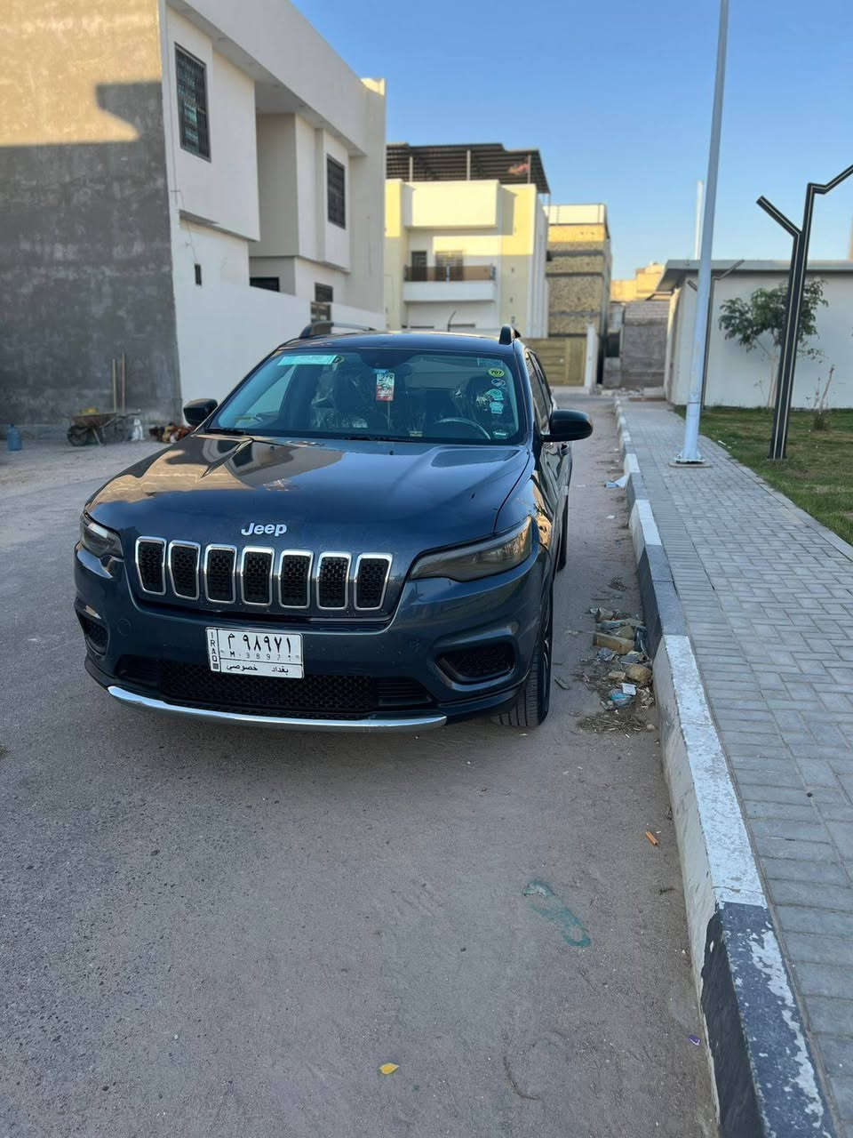 جيب بزون 4 سلندر  للبيع او مراس شنو عندك دزلي 
- [ ] موديل 2019
- [ ] ماشية 126.000 الف كيلو مو ميل 
- [ ] رقم بغداد بأسم صديقي  مشروع وطني تحويل ثاني يوم 
الضرر: حادثها جداً بسيط كصه بنيد وخشم  وجاملغ صبغ وبارد كصه بنيد  السيارة بدون ايرباك ايرباكات كلها سليمة  
- [ ] محرك 4 سلندر  بلادي على وضع الشركة 
- [ ] كير 9 سرعات 
- [ ] فور ويل 4*4 مع ماوس تحكم بوضعيات القيادة 
- [ ] هاند بريك كهرباء بصمة 
- [ ] تشغيل وإطفاء عن بعد 
- [ ] اوتو ستارت استوب  
- [ ] رادارات خلفي وجانبي 
- [ ] نقطة عمياء بالمري
- [ ] لايت دوار مع الستيرن 
- [ ] كشنات مخمل  ميموري
- [ ] سستم صوت 9 سماعات مع دمام خلفي بلادي 
- [ ] ويل كب 18 كروم 
- [ ] هيترات بالمرايا 
- [ ] شاشة كبيرة بلاد مع GPS ونظام كار بلي
- [ ] لايت زنون بلاد
- [ ] تبريد قطعتين مناخين تحكم منفصل 
-حدادية جديدة كاملة امامي خلفي
   سعر 135  وبيها مجال للشراي

- [ ] مكانها بصره معقل 
- [ ] *********** البصرة, العراق
