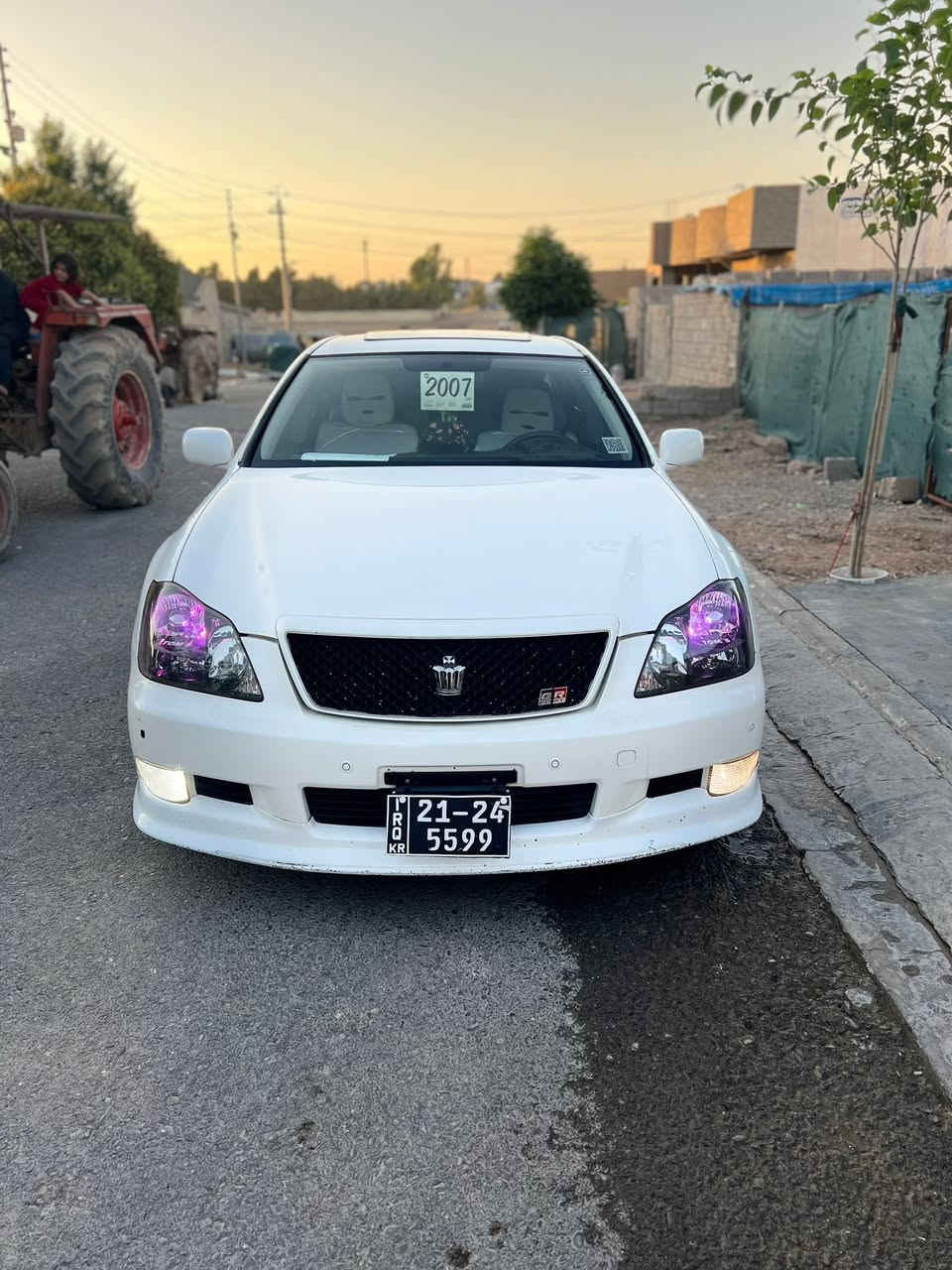 بۆفرۆشتن  شاهینە ٢٠٠٧  براوەگەورە بە بچوک کەم بەزنزین خۆر  گشت گیانی بەشەرت تێر مەسرەفە سەیارەکە سەیاری دەسی خۆمە  بێ چاڵو شخوت یەک هەزار مەسرەفی تیانیە بەنزین زۆر کەم ئەخوا رۆنی گێرو مەکینەی تازە گۆراوە  کامل مەسرەفی کراوە تەبریتی ساردو گەرمی بەشەت  سەقفی وەک شوشە وایە کەڤەریو دەعمو لیدراوی بەشەرت  مالی دۆستە لەچەمچەماڵم ژم***********
