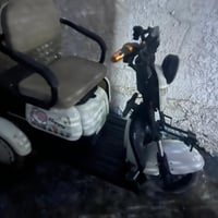 دراجة كهربائية للبـيع عنواني بغداد للتواصل : 07701373672