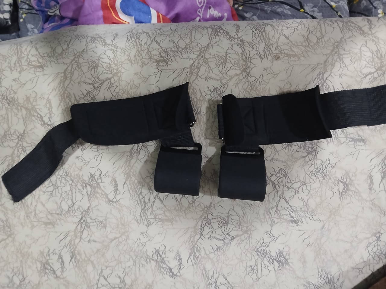 خطافات تمرين تقليل الضغط على المفصل اليد استعمال قليل سعرهن ١٥ الف @ وحزام تمرين عضلات الرقبه جديد غير مستعمل ٢٥ الف المكان حي الجهاد بغداد ***********
