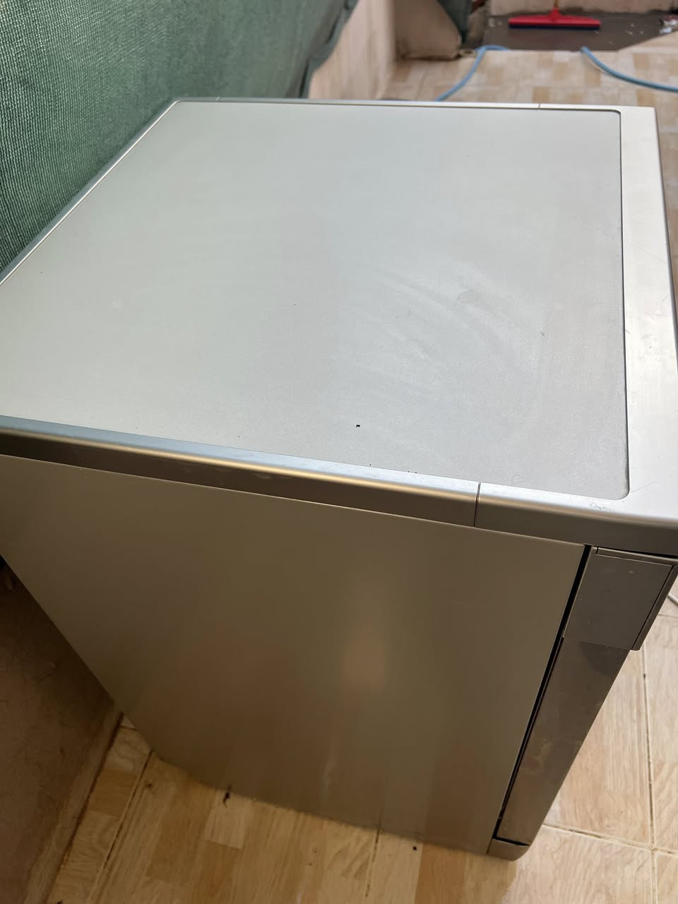 غساله صحون يونيفا 
ستانلس ستيل 
ثلاث مرشات 
ثلاث سلات
8 انظمه غسل 
شاشة LED
بالاضافه نضام تعقيم الماء وتعقيم بالبخار
حجم كبير نظيفه شغاله على الفحص الغساله بلاديه فقط قفل الباب مبدل 
سعره 250 الف يوجد توصيل


**إذا كنت صاحب هذا الإعلان وتريد حذفه لأي سبب، رجاءا أرسل رسالة إلى الدعم الفني**