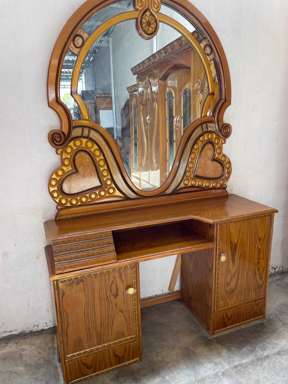 غرفة 6 باب شغل درجة ثانية شغل بغداد نظافة 90% السعر 550مع النقل والشد العنوان النجف الاشرف الحيدرية خان النص ***********
