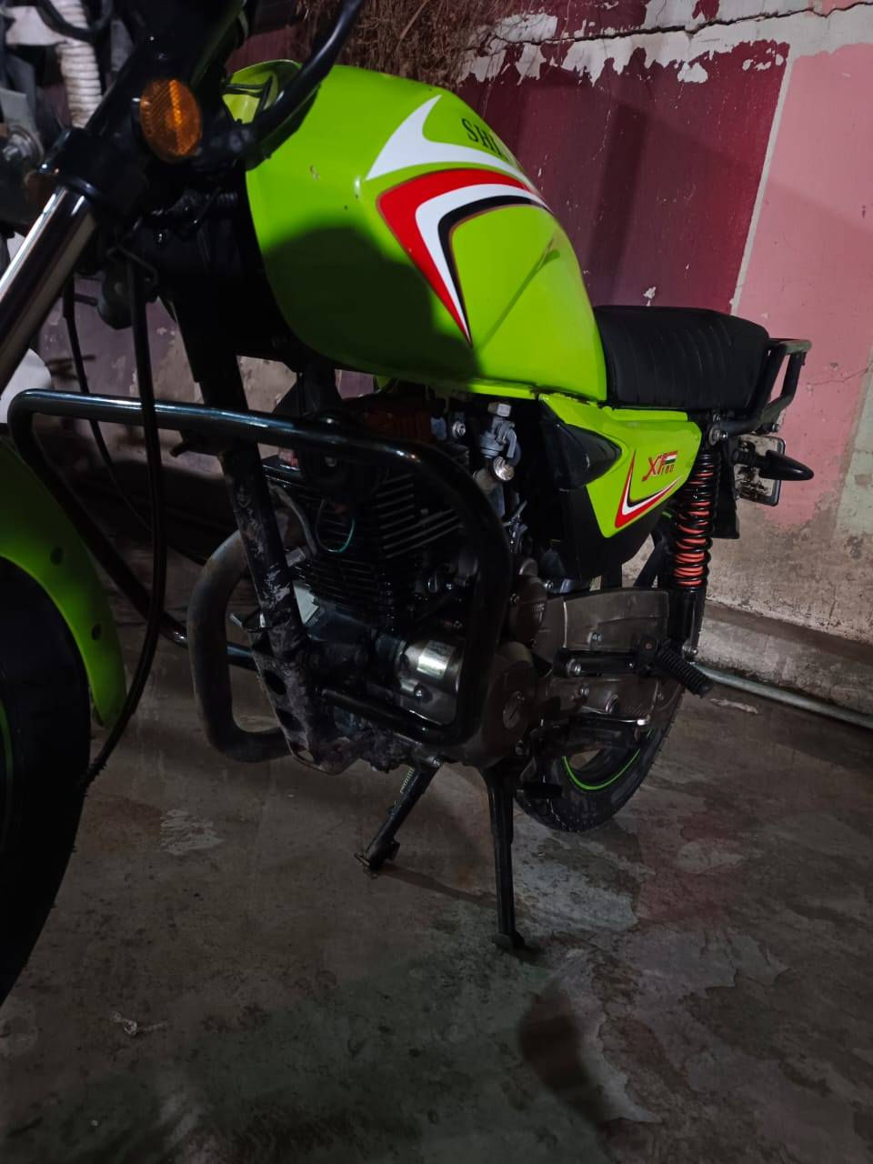 سلام عليكم دراجه شاينك مرقم تحويل ثاني يوم للبيع موديل 23 مكفوله من تاير لتاير وزوج تايرات جدد محرك ممدوده سبانه عليه كهربايات شغاله اي نقص مابيه  الشراي يتصل ويدلل ***********
